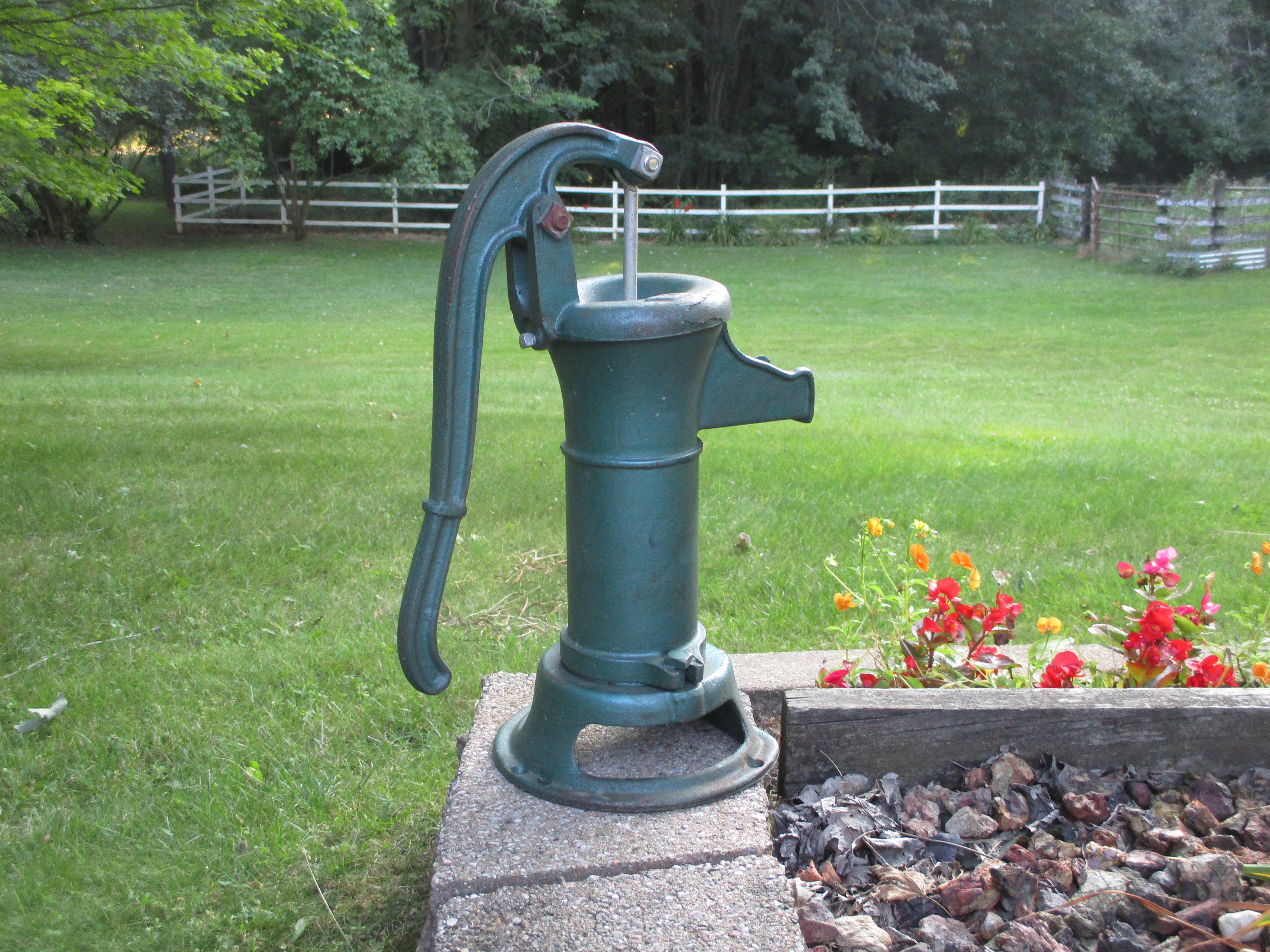 antique hand pump,green water pump,pitcher pump,cast iron hand pump,garden decor,old farmhouse,cistern pump,Littlestown Pump,primitive decor