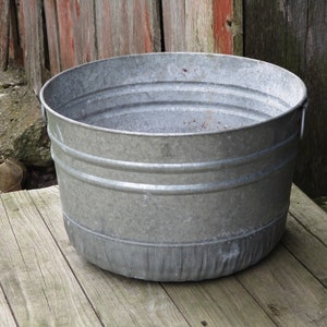 large galvanized round tub,vintage galvanized wash tub,outdoor planter,garden decor,rib bottom galvanized tub,rustic decor,large zinc tub
