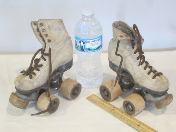 Patins à roulettes pour enfants vintage, patins à roulettes pour petits  enfants, patinage vintage, décor de bar sportif, affichage sportif, patins  à roues en bois, accessoire photo de sport, -  France