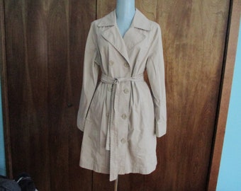 womens trench coat,beige trench coat,double breasted womens light weight coat,size medium womens trench coat,spring coat,rick rack trim coat