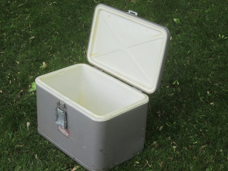 Vagabond Ice Chest Gray Metal Cooler Vintage Ice Box Car Show Beer Cooler Vagabond Gray Metal Cooler Retro Cooler Tailgating Camping Cooler Home Living Outdoor Gardening Ichigenn Nishifunabashi Com