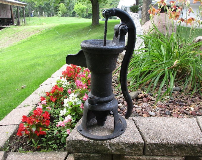 Antique Hand Pump,old Water Pump,rusty Pitcher Pump,davey Cast Iron
