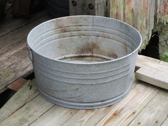 Galvanized Tub / Vintage Galvanized Metal Tub / Large Bucket With