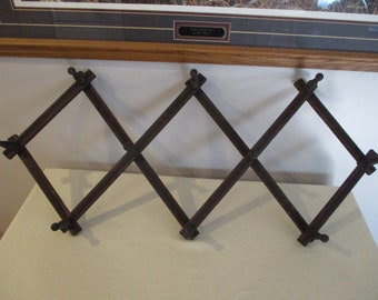 large antique expandable wall rack,accordian wall rack,display rack,craft display,coffee mug holder,hat rack,coat rack,accordian peg rack