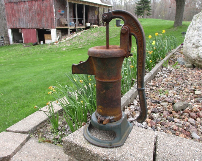 Antique Hand Pump,rusty Water Pump,pitcher Pump,cast Iron Hand Pump