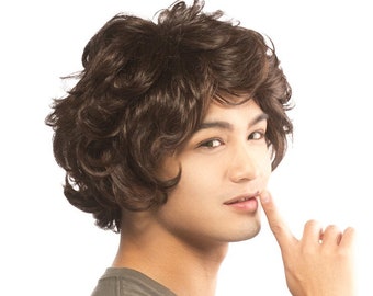 Pluizige, gekrulde, zachte jongensachtige jongensachtige cosplay-pruik met korte pony - scheenbeen