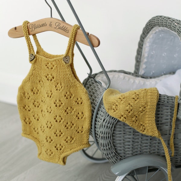 SALE! Hand knitted Newborn Baby Romper and Bonnet set. Newborn photo props. Newborn gift. Girls Romper Set. Offer price.