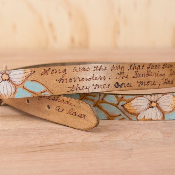 Correa de mandolina de cuero personalizado - 1 " ancho - hecho a mano en el patrón de Rebecca ahumado con inscripción personalizada y flores - también mandolina