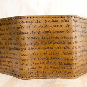 Custom Mens Wallet - Cartera de cuero triple personalizada en el patrón ahumado con inscripción - Regalo de tercer aniversario - Monedero rústico