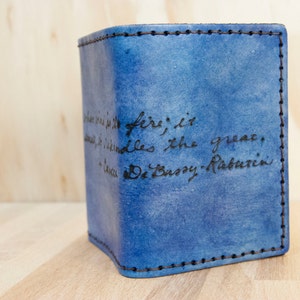 Custom Mens Wallet - Cartera de cuero triple personalizada en el patrón ahumado con inscripción - Azul - Regalo de tercer aniversario