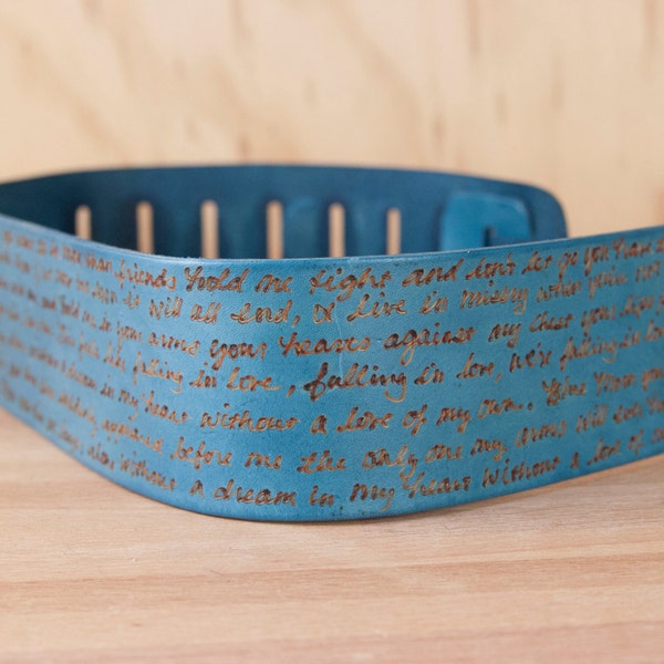 Tracolla per chitarra in pelle personalizzata: blu fumo, acustica o elettrica