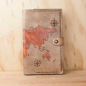 Benutzerdefinierte gravierte Bibel-Cover - Leder mit Weltkarte und personalisierte Inschrift - antik braun - dritte Sendezeit Geschenk für ihn oder sie