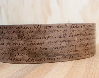 Gitarrenband - Personalisiertes Leder Gitarrenband im Rauchmuster in Antik Schwarz - für Akustik- oder E-Gitarren