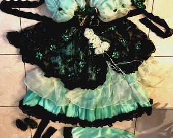 Vestido de muñeca verde claro con volantes de encaje negro, incluye ropa interior, medias y zapatos, talla XL.