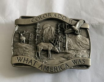 Hebilla de cinturón vintage de peltre "Colorado es lo que era Estados Unidos" 1981 Bergamot Brass Works