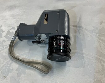 Cámara fotográfica digital vintage Soligor con sensor puntual y estuche, fabricada en Japón.
