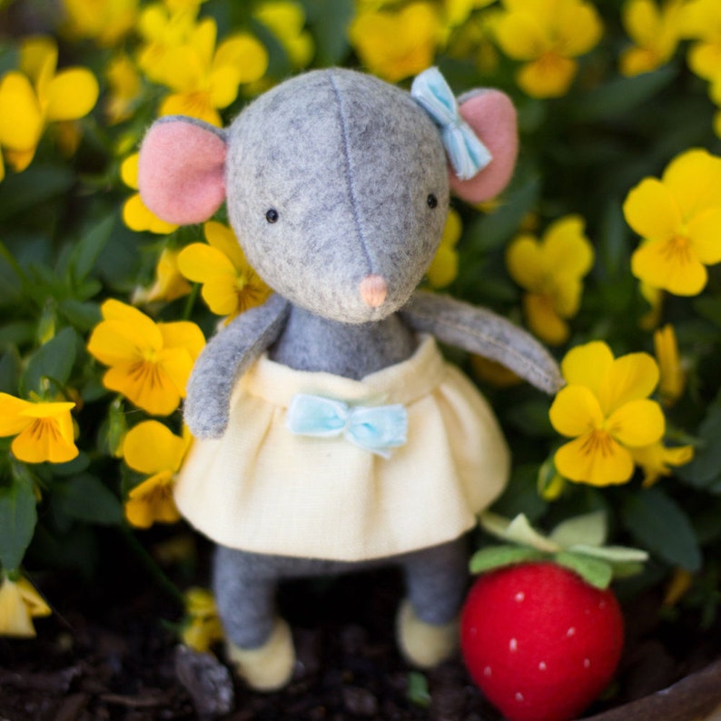 PATTERN May Blossom cute wool felt mouse softie//toy PATTERN Tiptoes
