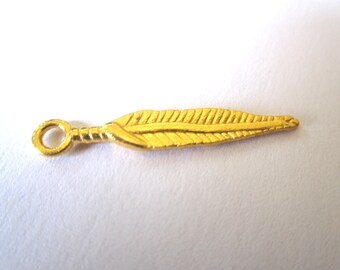 29 X 5MM GOLDEN FEATHER CHARM