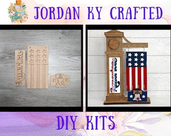 Puede incluir: Dos kits de manualidades de bricolaje con recortes de madera de una bandera estadounidense y la palabra "America". Los kits se muestran sobre una superficie de madera con un fondo marrón claro. El texto "JORDAN KY CRAFTED DIY KITS" se muestra en la parte superior de la imagen.