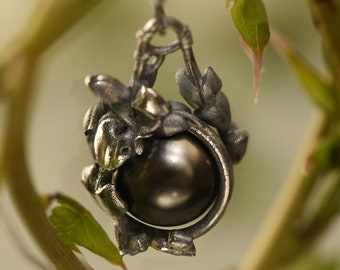 Silver Earrings with Black Pearl and Ivy Vines