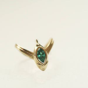 Anillo de compromiso de oro de 14 quilates con esmeralda marquesa "Goldfish" imagen 2