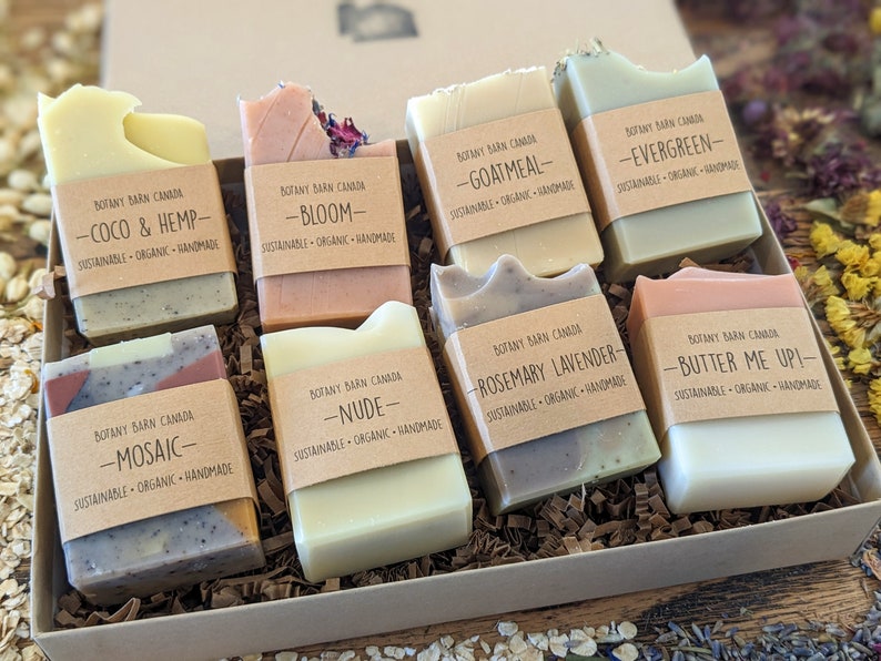 Personalized Gift Set of 8 Handmade Soap Bars Organic Zero Waste Gift Box, Eco-Friendly Aromatherapy Gift, Natural Wellness Care Package Light & Warm