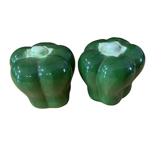 Green Pepper Shaped Salt & Pepper Shakers Green 2 in Tall