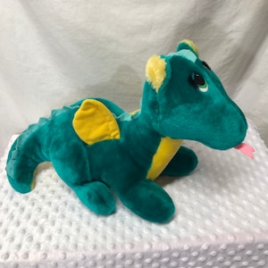 Fun Farm Dakin 1987 Vintage Green Plush Dragon 19&quot; Length 10.50&quot; Tall