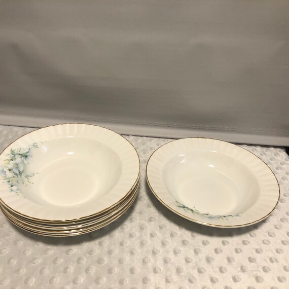 Royal Stafford Bone China 24-4 Apple Blossom Blue Salt /& Pepper Shakers