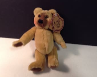 NWT Heartfelf Collection 1997 Bear Shelly Bears Co Plush CUTE