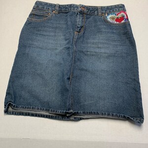 Tommy Hilfiger Womens Sz 8 Vintage Jean Skirt Embroidered pockets Knee Length