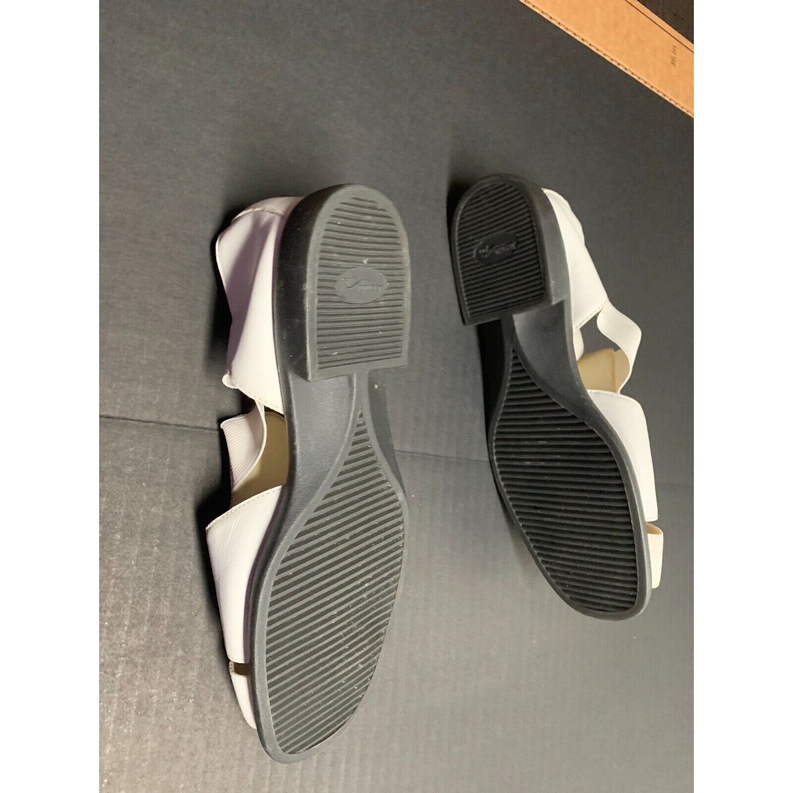 Jasmin Flex Womens Size 6 White Y2k Vintage Slip on Shoes