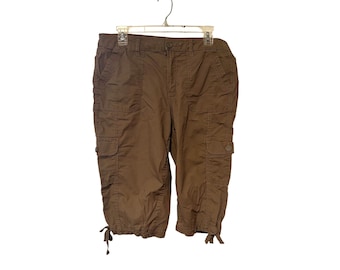 Pantalones capri marrones de corte cropped con lazo en la pierna, talla 12 P para mujer de St Johns Bay.