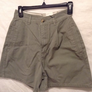 Gloria Vanderbilt Green Pleated Shorts NWT Vintage Sz 8 100% Cotton