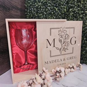 Kundenspezifisches Weinglas-Set mit optionaler Holzkiste, das perfekte Gravurgeschenk für Paare, Hochzeit, Jubiläen oder jede Feier -