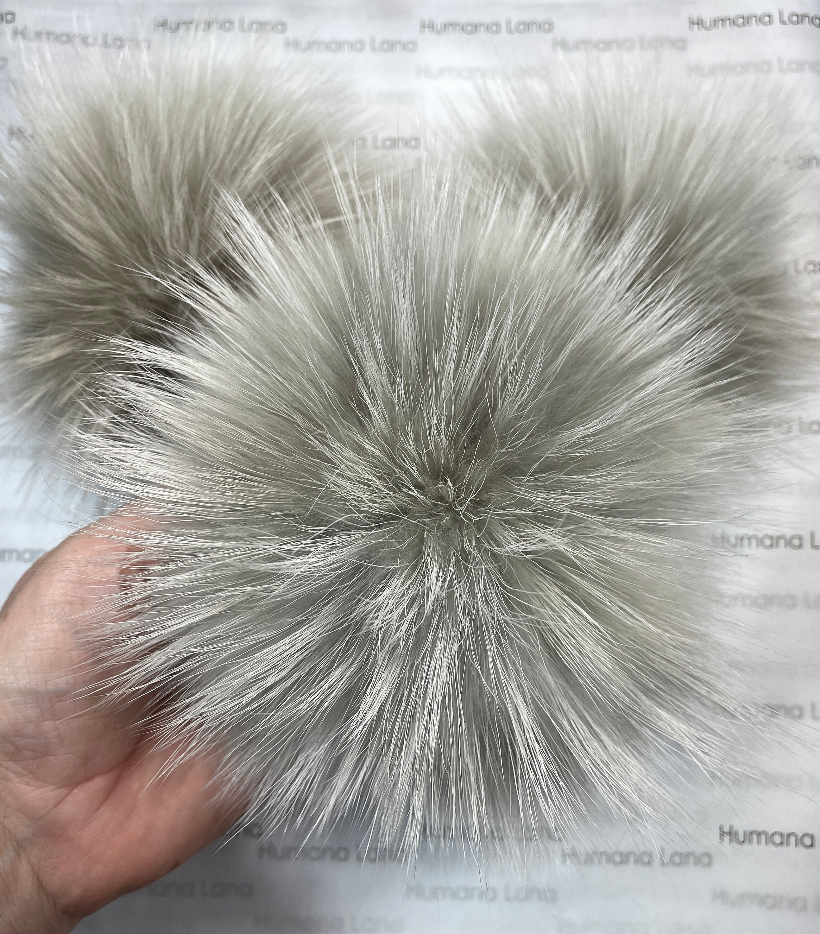 30pcs Fluffy Faux Fox Fur Pom Poms for Hats, 3.9 inches Faux Fur Pom Pom  Balls for Hats, Detachable Pompoms with Elastic Cord, Great for Crochet  Hats Beanies Scarves Shoes Bags : : Clothing & Accessories