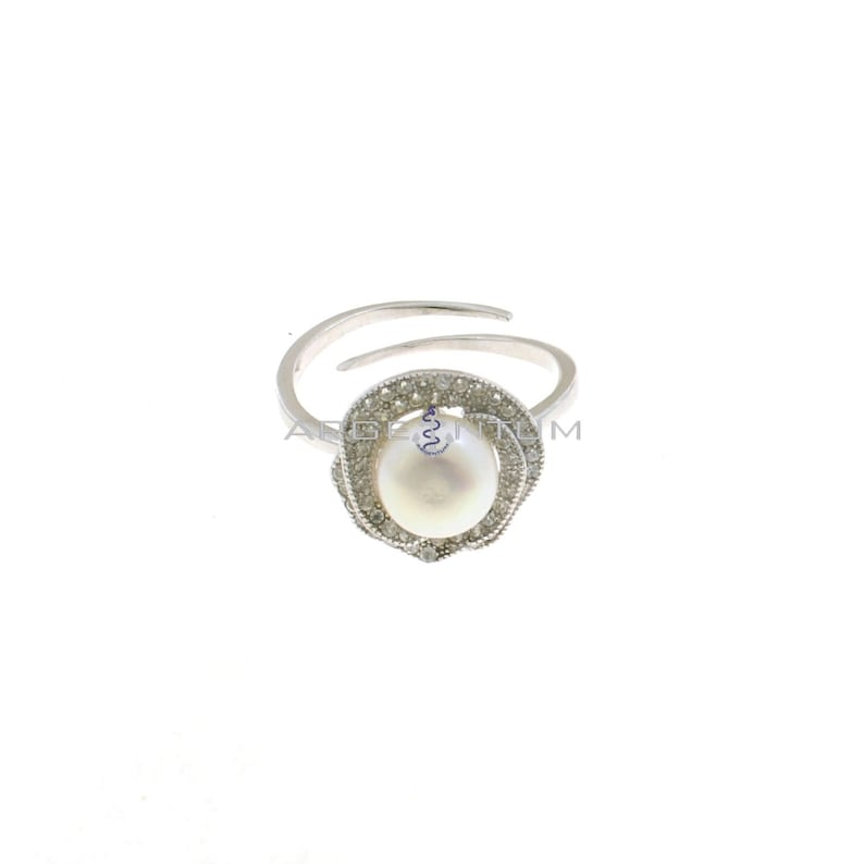 Anello regolabile con rosa centrale zirconata bianca con perla centrale placcato oro bianco in argento 925\u2030