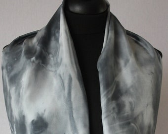 Silk scarf of soft shiny pongé silk (150 x 30 cm, loop), hand painted in grey and anthracite (L-0634)