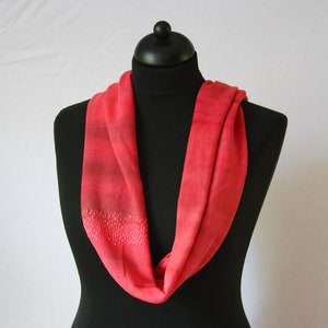 Scarf (loop) of transparent bourette silk, 150 x 30 cm, embroidered with silk and hand painted in rose-red tones (L-0636)