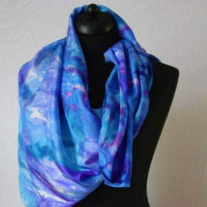 Square scarf of shiny pongé silk, 110 x 110 cm, hand painted in purple, lavender, blue, red and pink (V-0095)