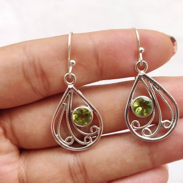 Pendientes de plata de primera ley en forma de lágrima con piedra redonda de corte de peridoto facetado, alambre de oreja de plata, pureza 92.5, tamaño aproximado de 22 * 17 * 3 mm