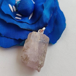 Morganite rough polished natural stone pendant,sterling silver,925 purity,gift jewelry,raw stone pendant,light weight,handmade,30*15mm size