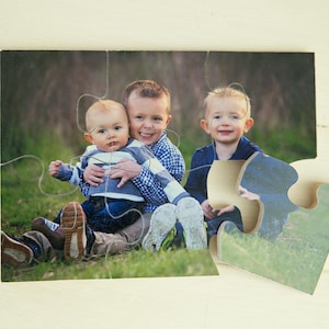 Puzzle en bois personnalisé 4 x 6 po. avec 6 pièces Puzzle personnalisé fait main pour enfants, puzzle photo en bois, cadeau de Noël personnalisé image 2