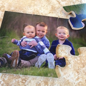 Puzzle en bois personnalisé 4 x 6 po. avec 6 pièces Puzzle personnalisé fait main pour enfants, puzzle photo en bois, cadeau de Noël personnalisé image 3