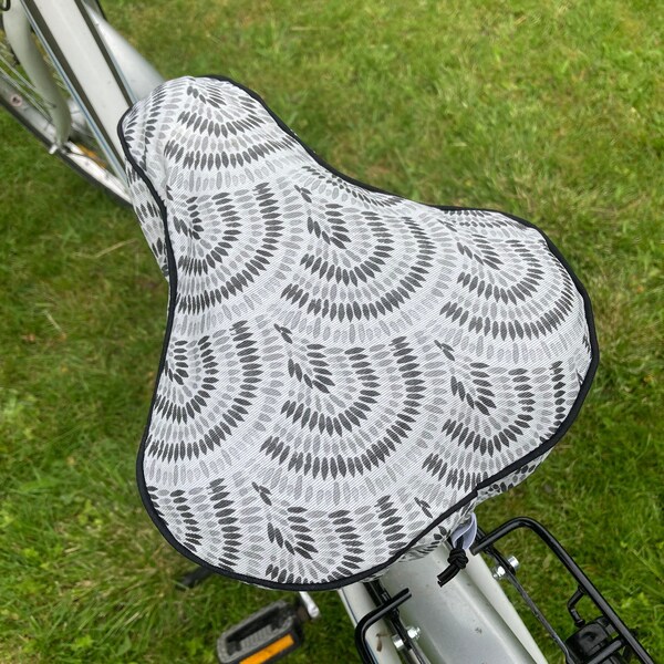 bicycle saddle protection / Water repellent bike seat cover / Sattel Bezug / oilcloth bicycle seat / Sattelschutz wasserabweisend