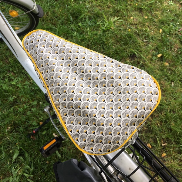 bicycle saddle protection / Water repellent bike seat cover / Sattel Bezug / oilcloth bicycle seat / Sattelschutz wasserabweisend