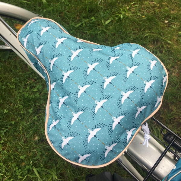 bicycle saddle protection / Water repellent bike seat cover / Sattel Bezug / oilcloth bicycle seat / Sattelschutz wasserabweisend