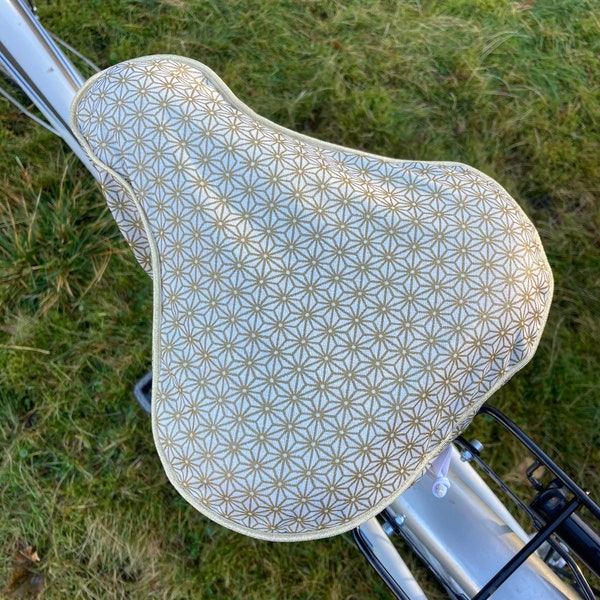 bicycle saddle protection / Water repellent bike seat cover / Sattel Bezug / oilcloth bicycle seat / Sattelschutz wasserabweisend