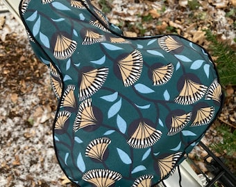 Water-repellent saddle cover