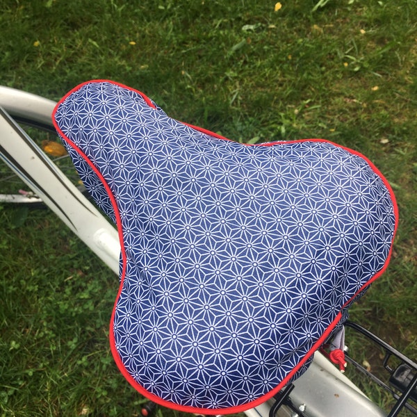 bicycle saddle protection / Water repellent bike seat cover / Sattel Bezug / oilcloth bicycle seat / Sattelschutz